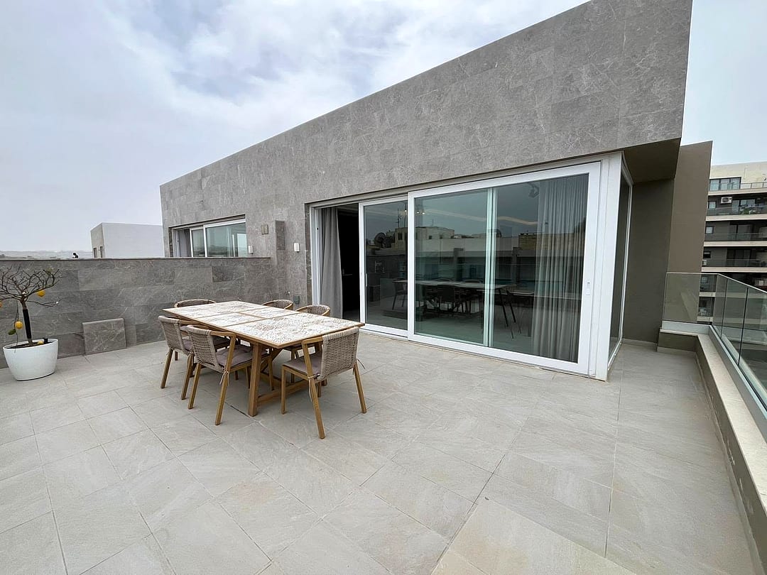 Penthouse in Qawra - 3 beds, 2 baths — 2