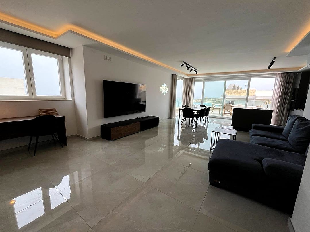 Penthouse in Qawra - 3 beds, 2 baths — 4