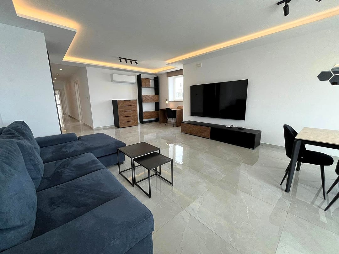 Penthouse in Qawra - 3 beds, 2 baths — 3