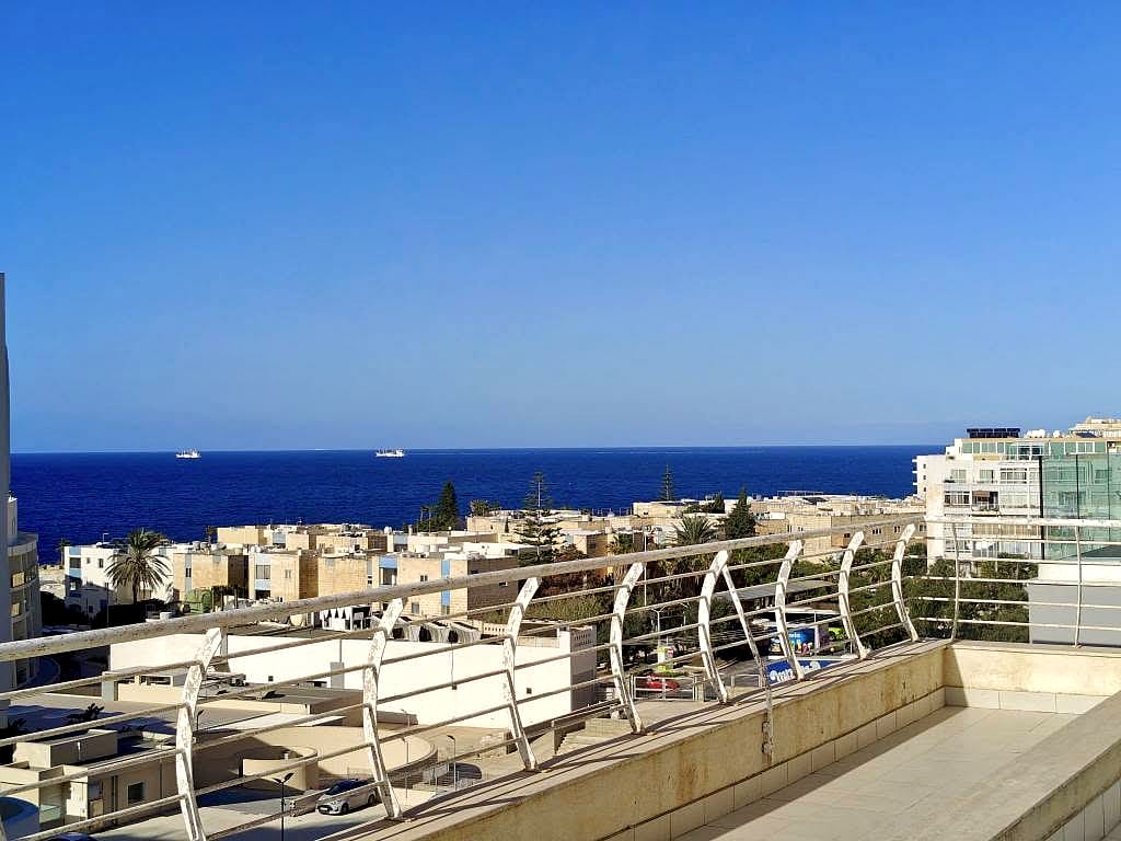 Penthouse in Qawra - 2 beds — 2