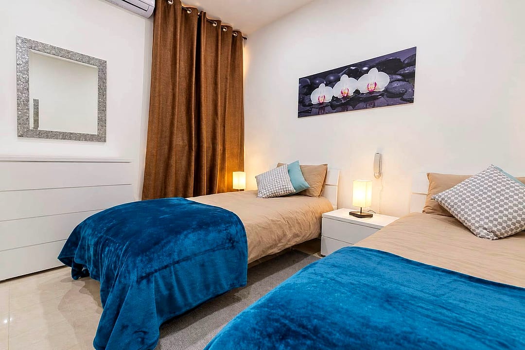 Apartment in Gzira - 2 beds, 2 baths — 4
