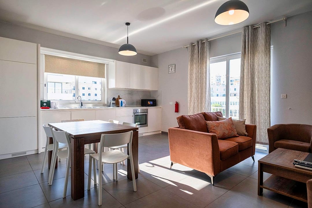 Apartment in Gzira - 3 beds, 2 baths — 1