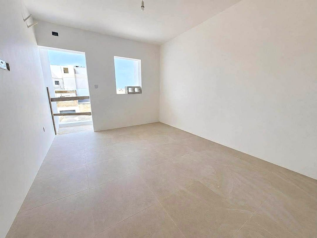 Penthouse in Fgura - 1 bed, 1 bath — 3