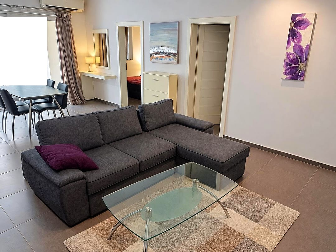 Apartment in Sliema - 2 beds, 2 baths — 1