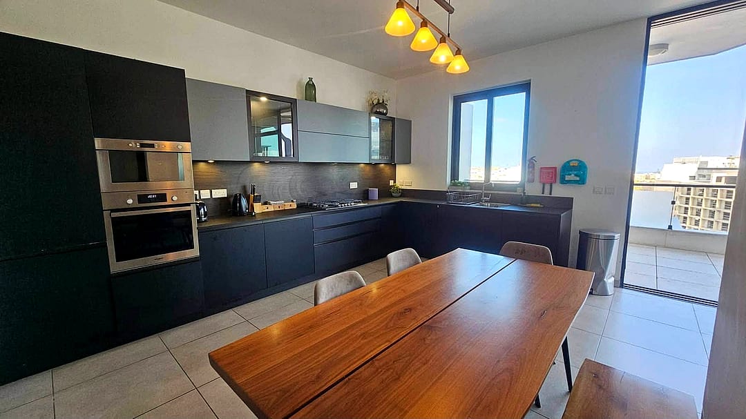 Apartment in St Julian's - 3 beds — 1