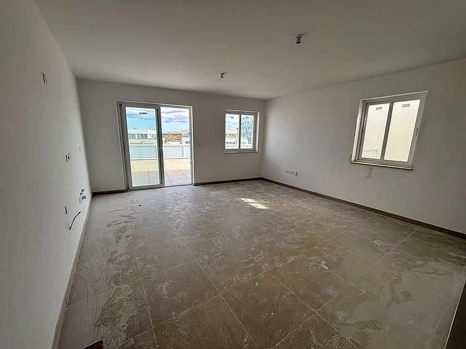 Penthouse in Qawra - 1 bed, 1 bath — 4