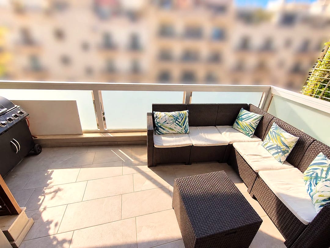 Apartment in St Paul's Bay - 3 beds, 1 bath — 2