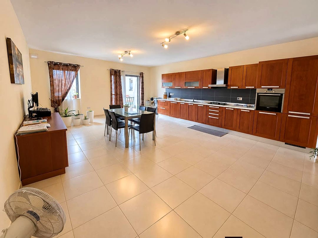 Apartment in Marsaskala - 3 beds, 2 baths — 2