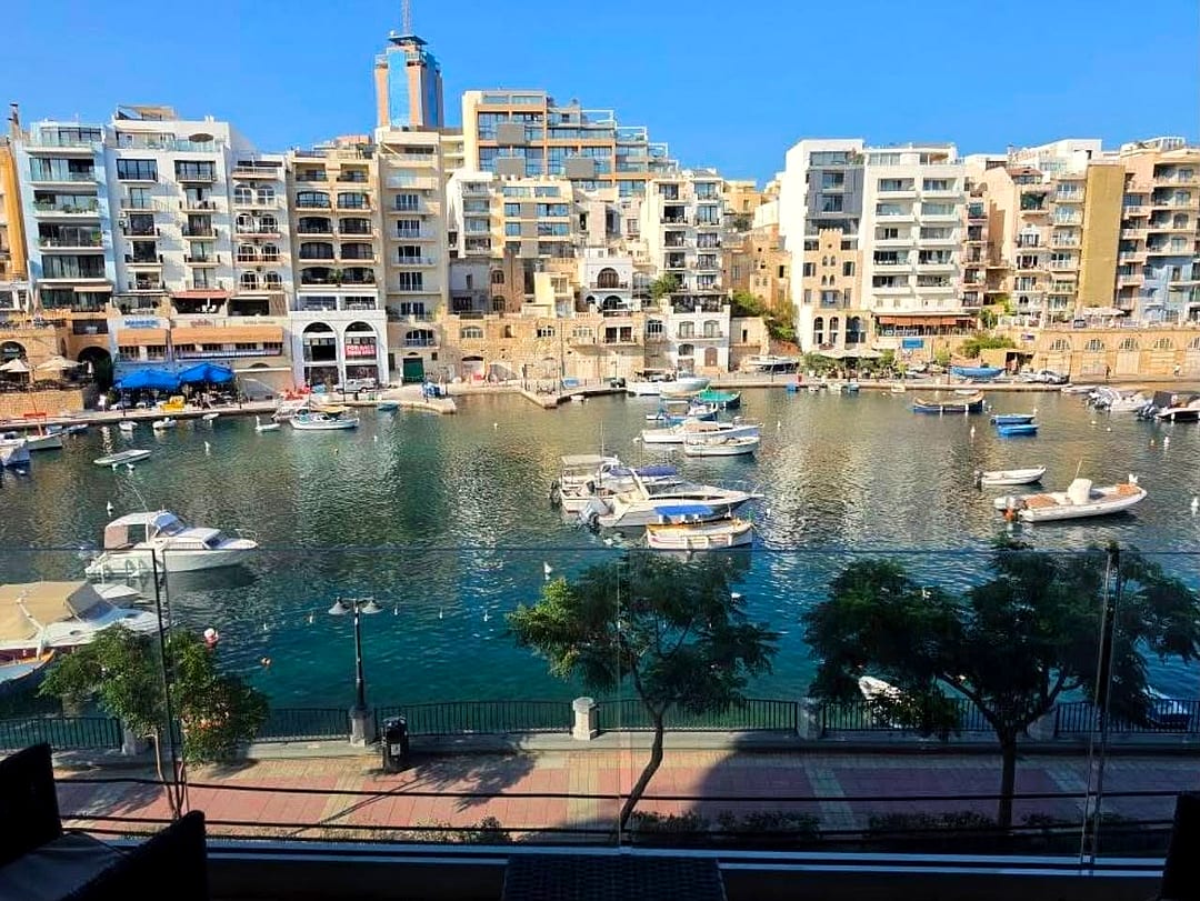 Apartment in St Julian's - 2 beds, 2 baths — 1