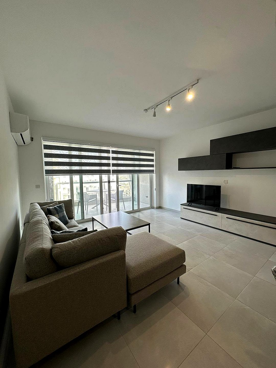 Apartment in Qawra - 3 beds, 2 baths — 3