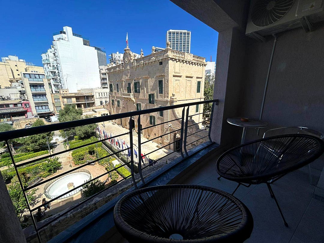 Apartment in St Julian's - 3 beds, 2 baths — 1