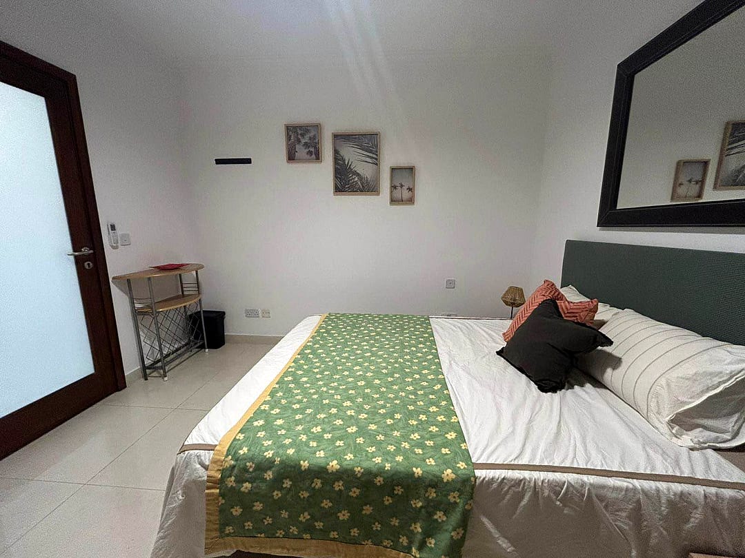 Apartment in St Julian's - 3 beds, 2 baths — 4
