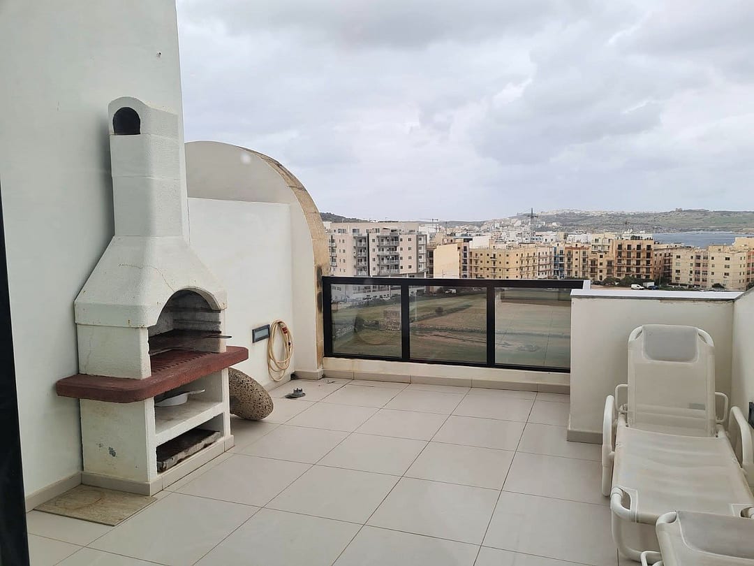 Penthouse in Qawra - 2 beds, 2 baths — 2