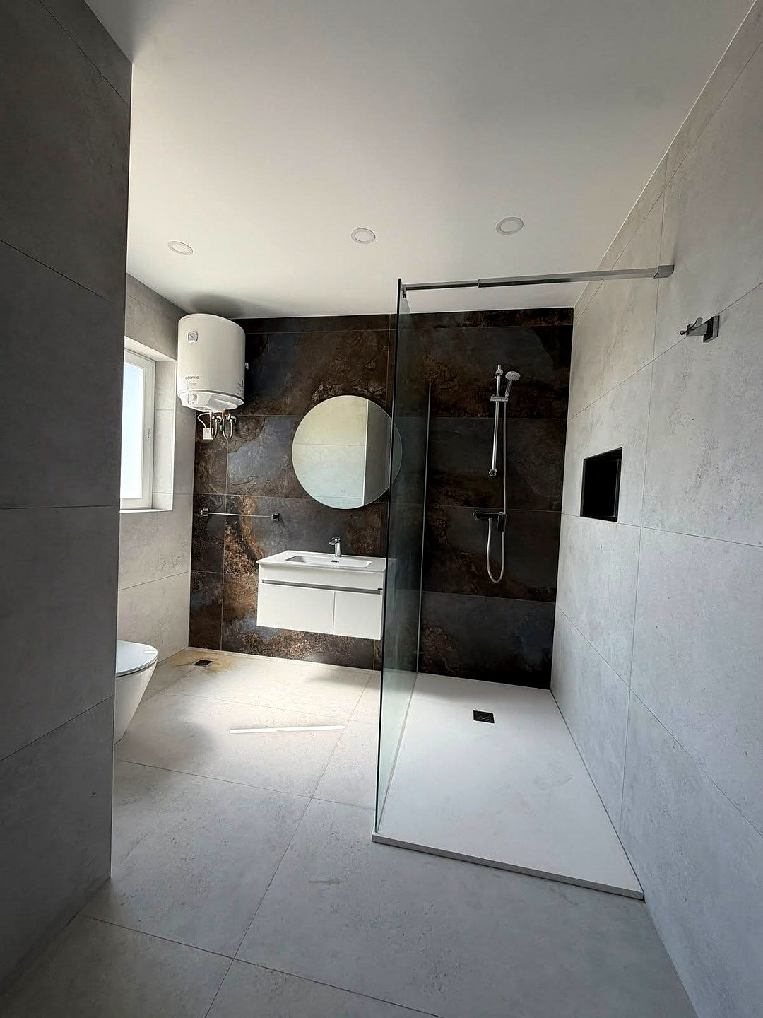 Apartment in Qawra - 2 beds, 2 baths — 5