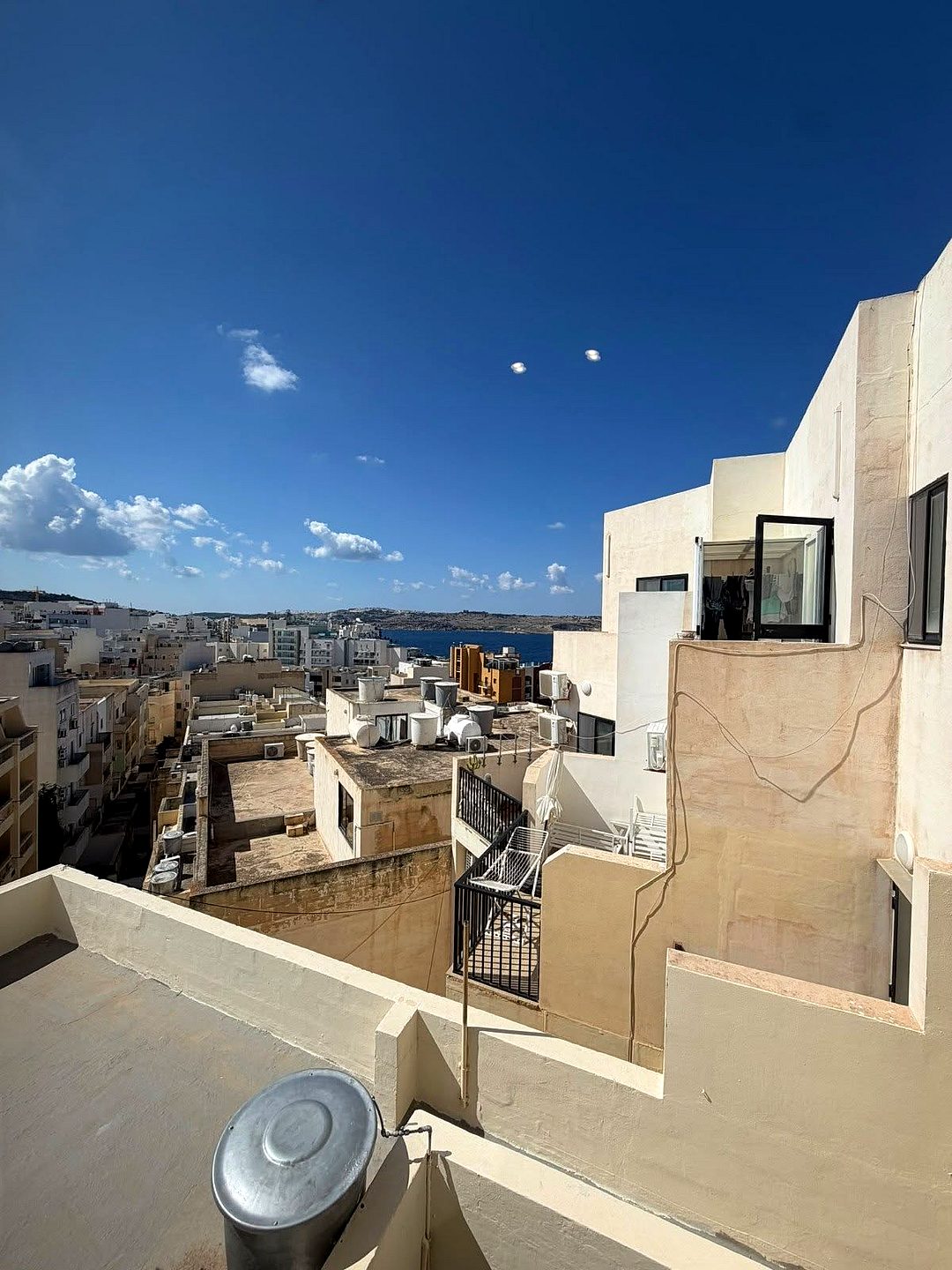 Apartment in Qawra - 2 beds, 2 baths — 2