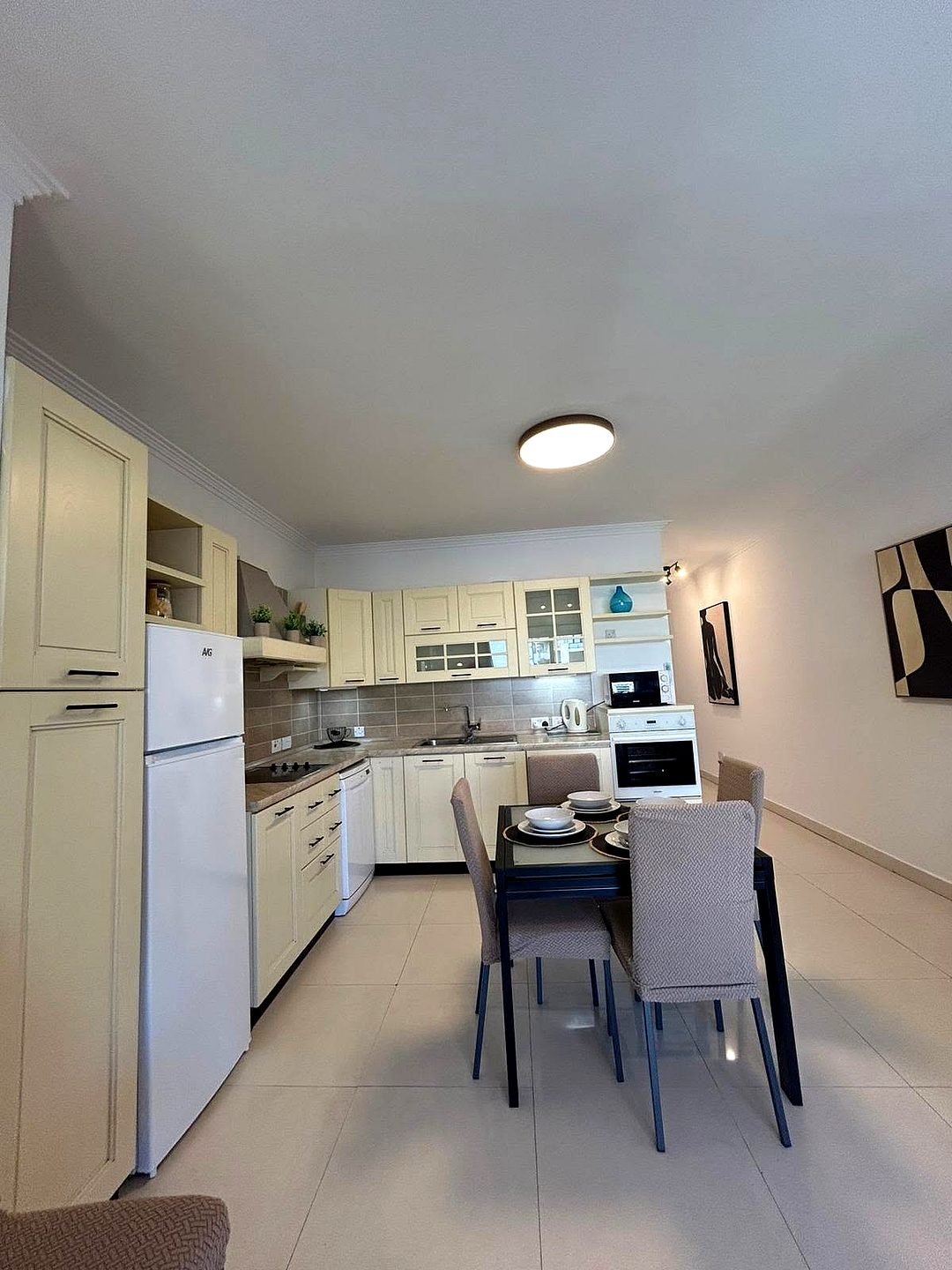 Apartment in St Julian's - 3 beds, 2 baths — 2