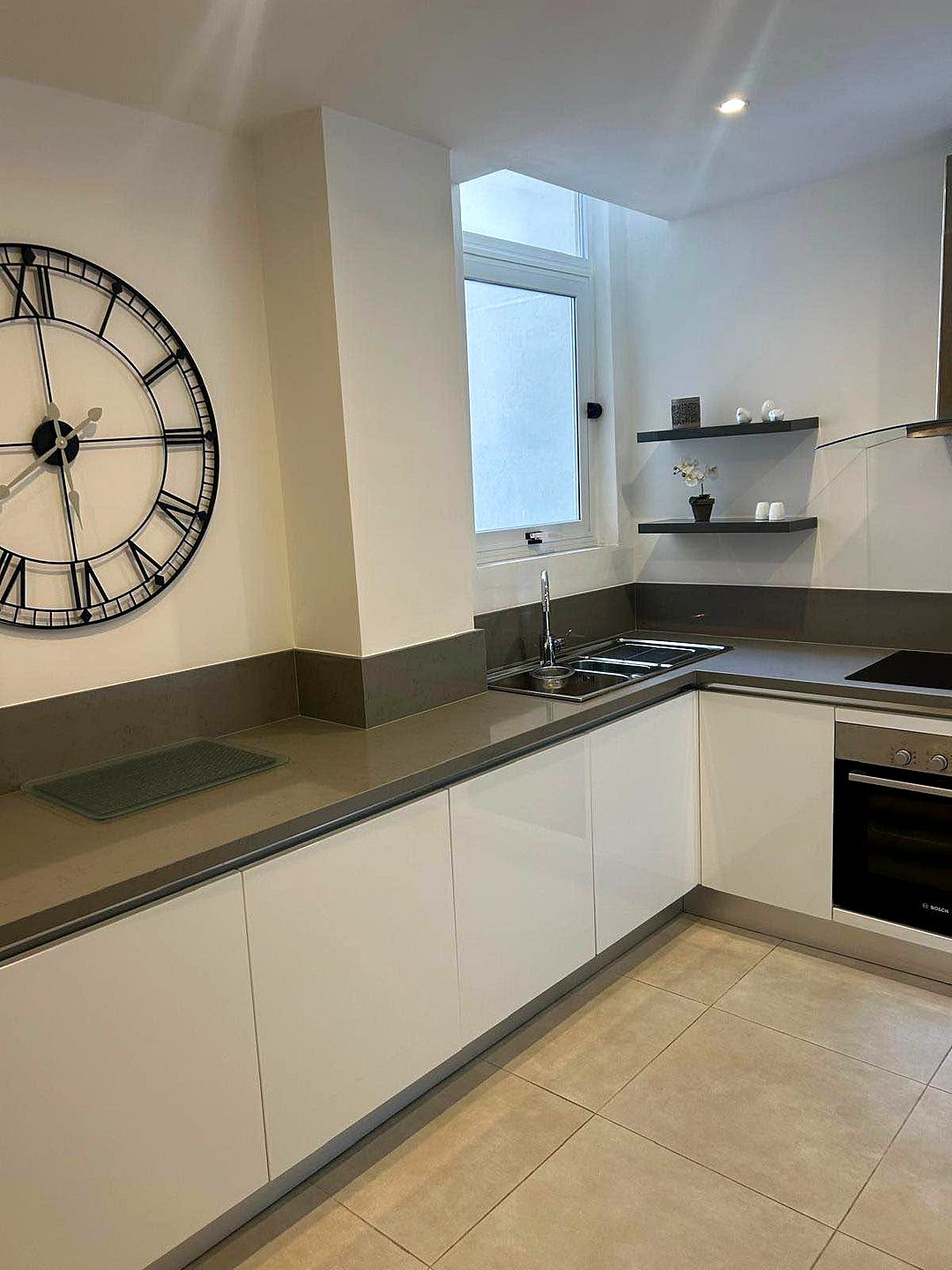 Apartment in St Julian's - 3 beds, 2 baths — 5