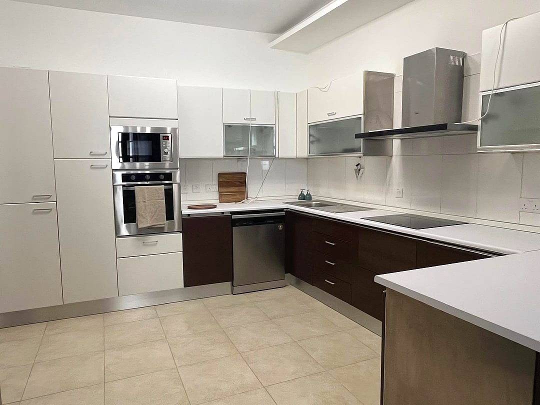 Apartment in Sliema - 3 beds, 2 baths — 2