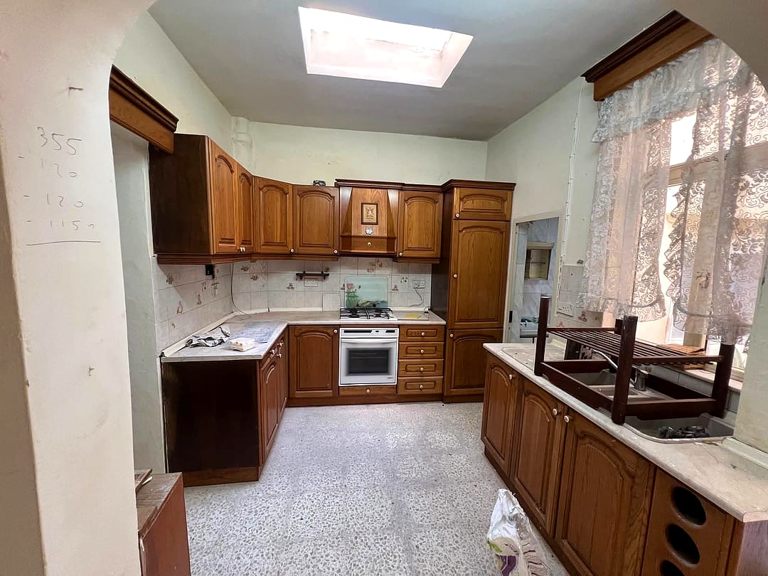 Apartment in Sliema - 3 beds, 1 bath — 1