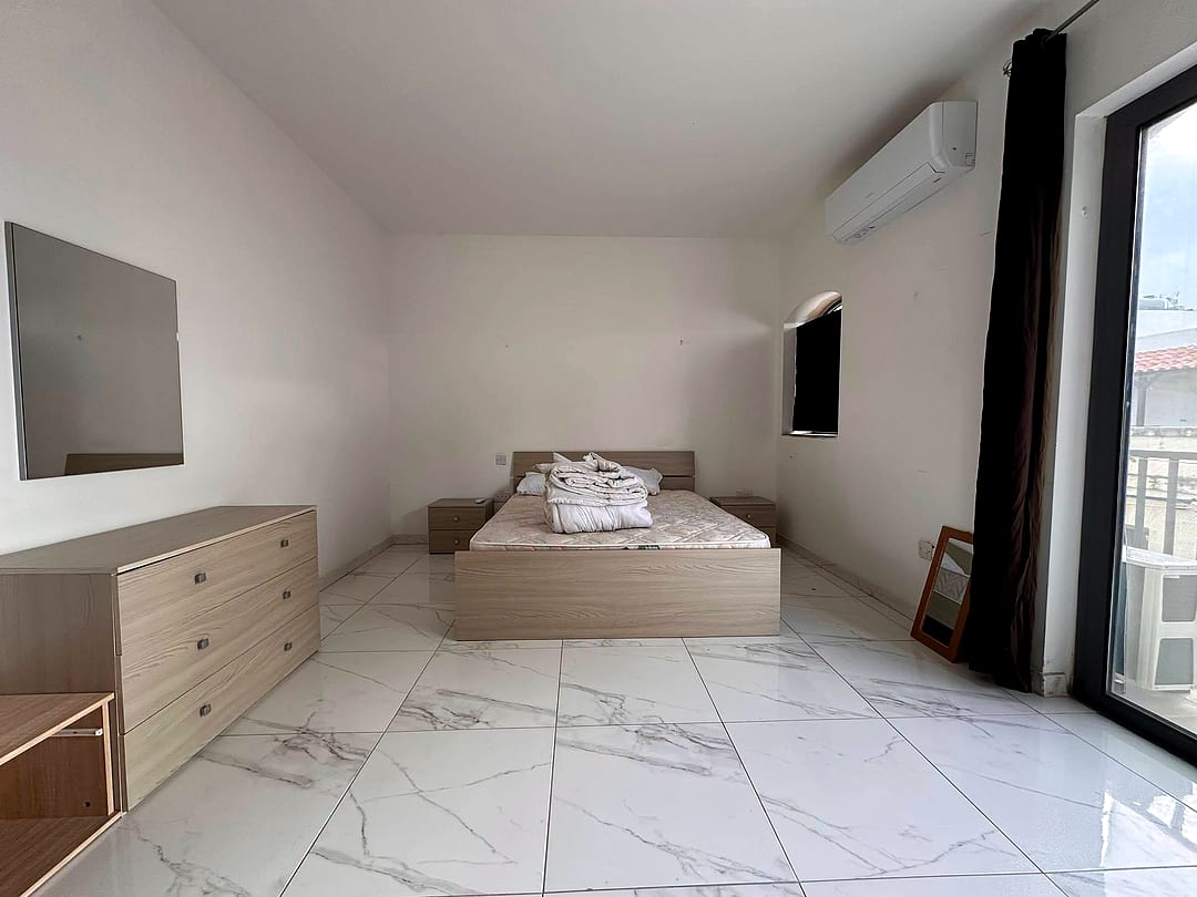 Room in Paola — 2
