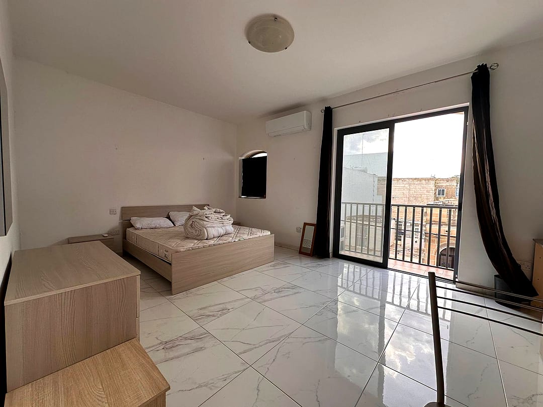 Room in Paola — 1