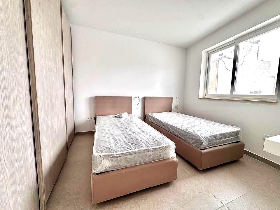 Apartment in Qawra - 2 beds, 2 baths — 2