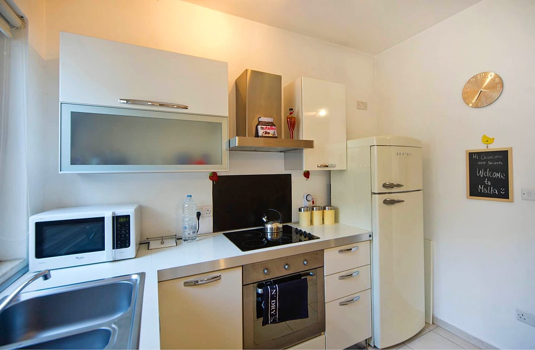 Apartment in St Julian's - 2 beds, 1 bath — 2