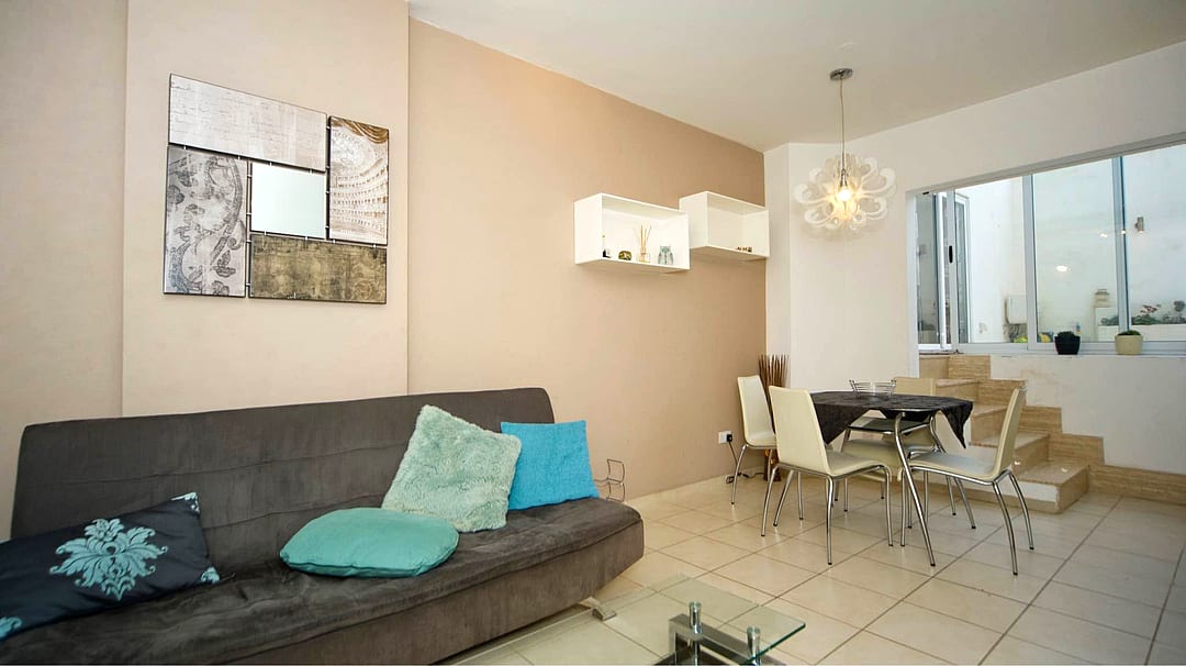 Apartment in St Julian's - 2 beds, 1 bath — 1