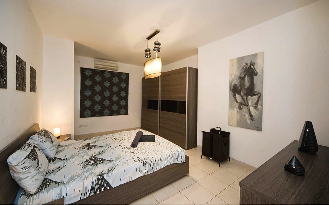 Apartment in St Julian's - 2 beds, 1 bath — 3