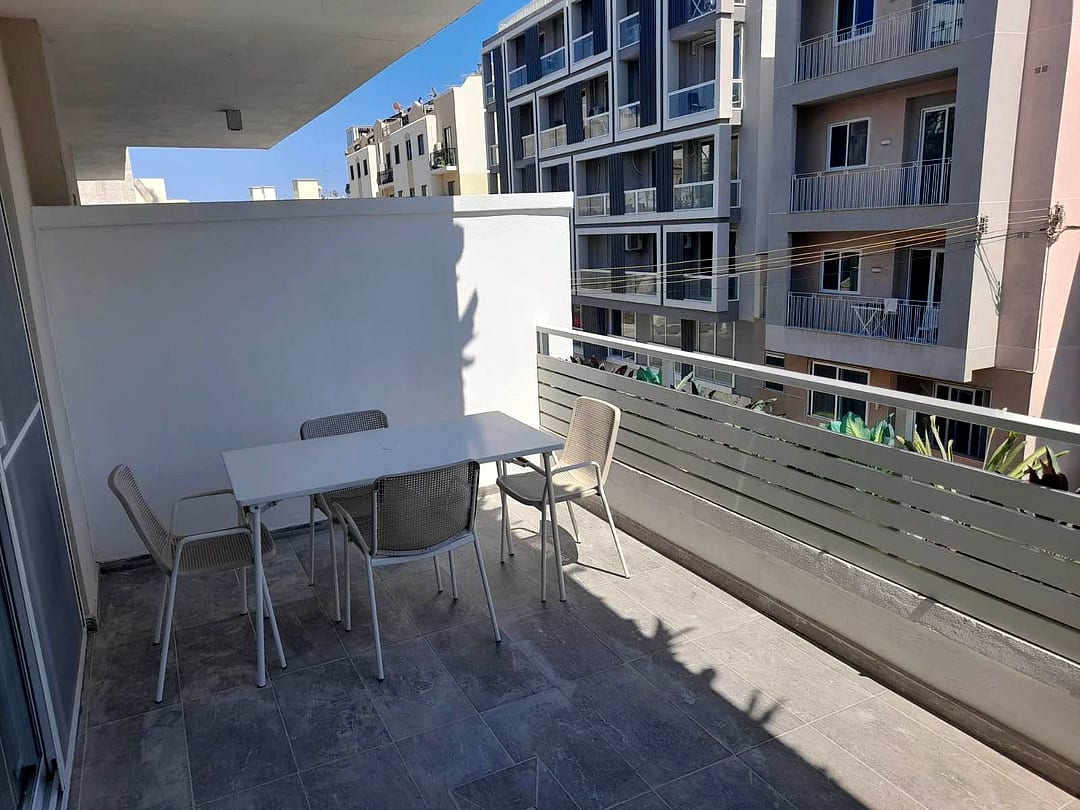 Apartment in St Julian's - 2 beds, 2 baths — 2