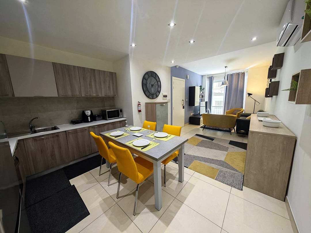 Apartment in St Julian's - 2 beds, 2 baths — 1
