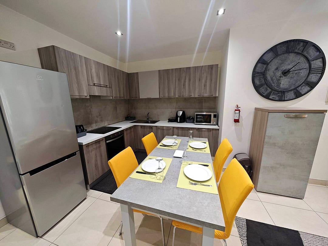 Apartment in St Julian's - 2 beds, 2 baths — 2