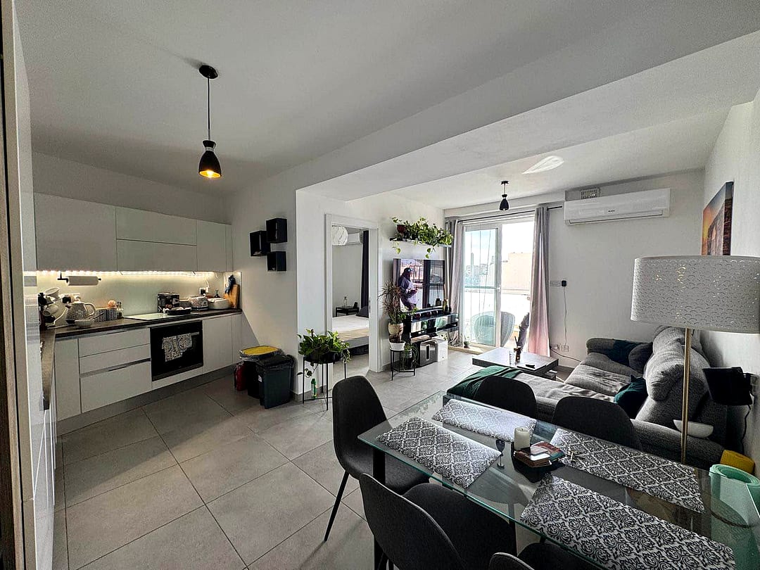 Apartment in Ta' Xbiex - 2 beds, 2 baths — 1