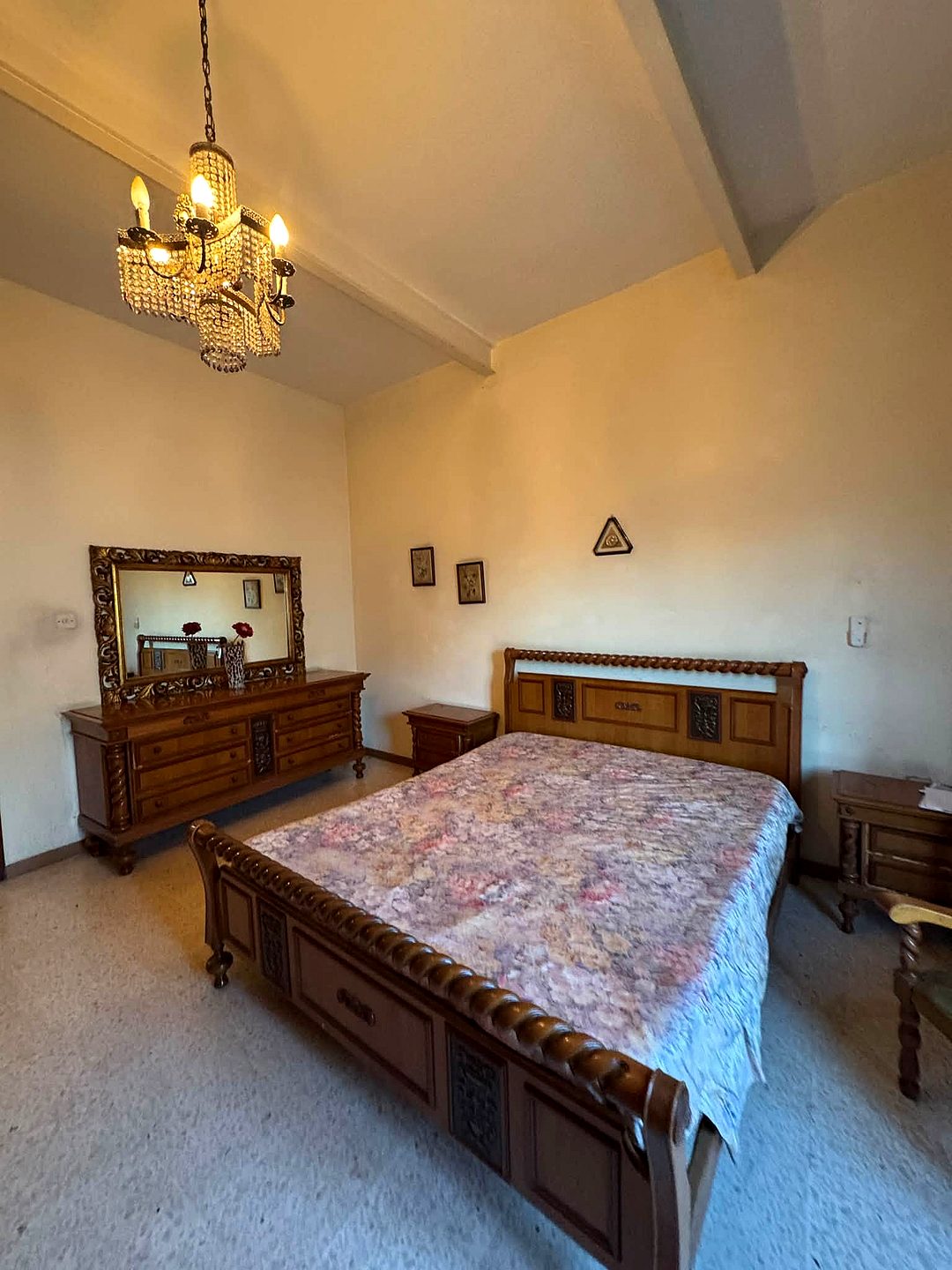 Room in Paola — 1