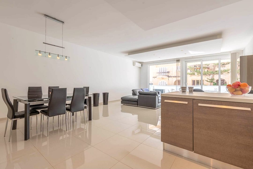 Apartment in Swieqi - 3 beds, 2 baths — 5