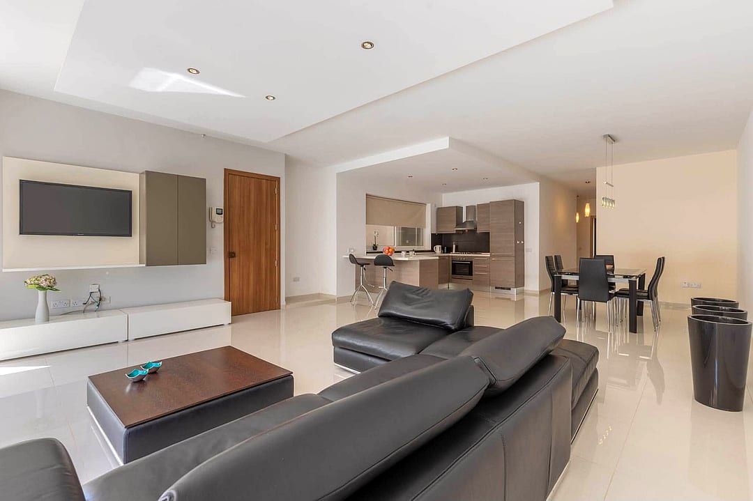 Apartment in Swieqi - 3 beds, 2 baths — 1