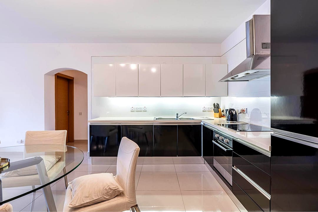 Apartment in Swieqi - 3 beds, 2 baths — 2