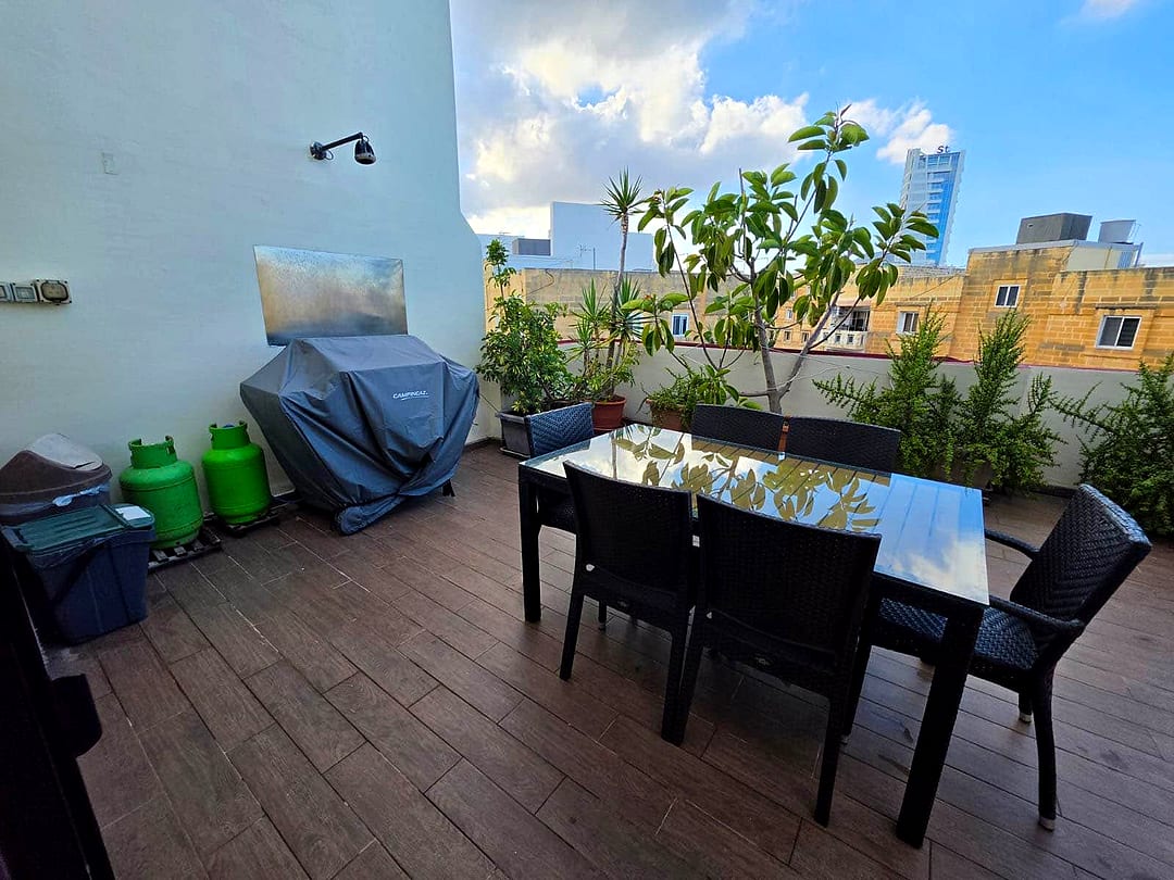 Penthouse in Ta' Xbiex - 2 beds, 1 bath — 1