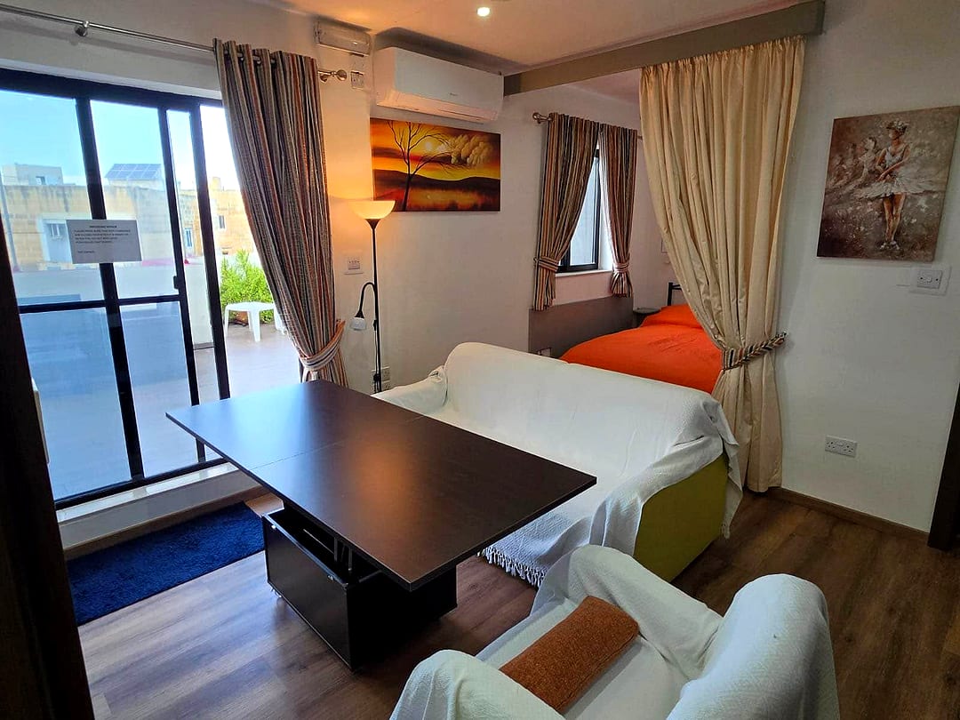 Penthouse in Ta' Xbiex - 2 beds, 1 bath — 3