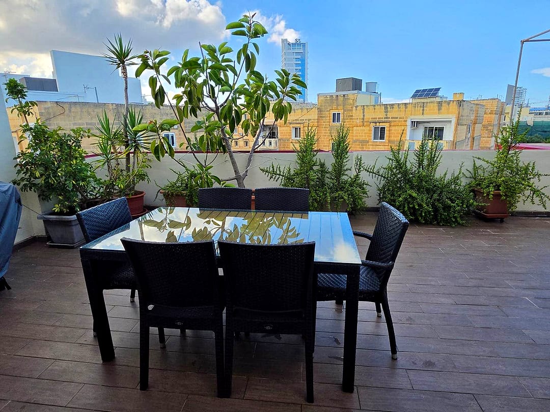 Penthouse in Ta' Xbiex - 2 beds, 1 bath — 2