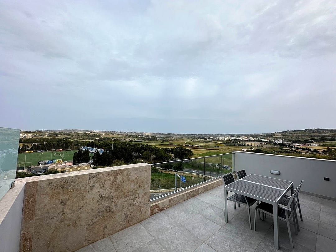 Penthouse in San Pawl il-Baħar - 2 beds, 2 baths — 1