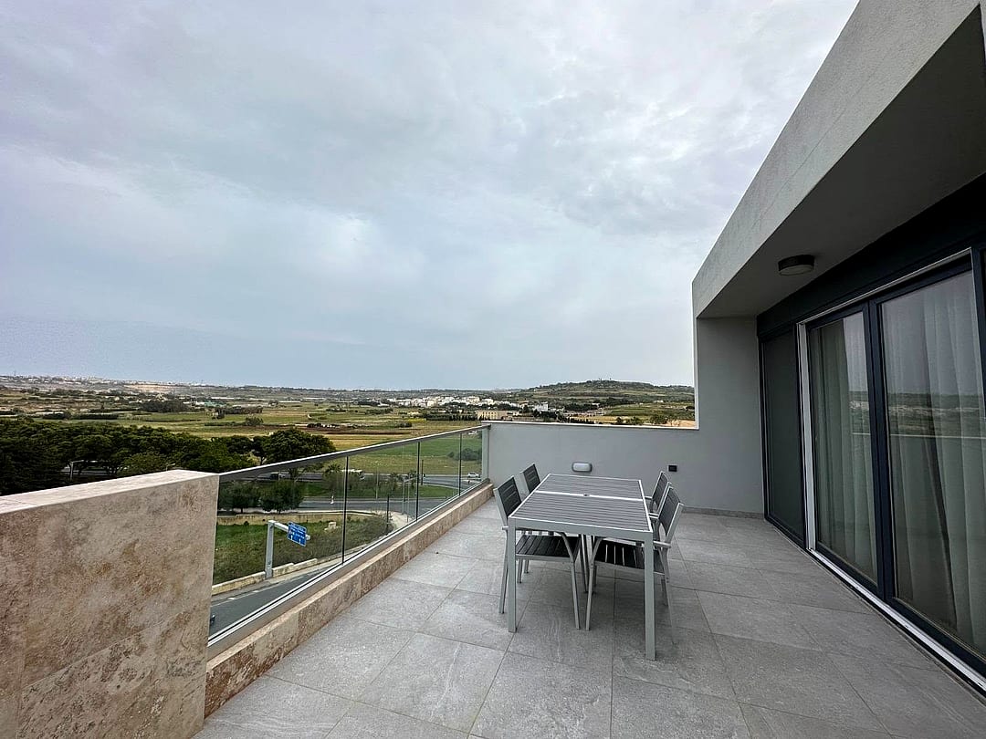 Penthouse in San Pawl il-Baħar - 2 beds, 2 baths — 3