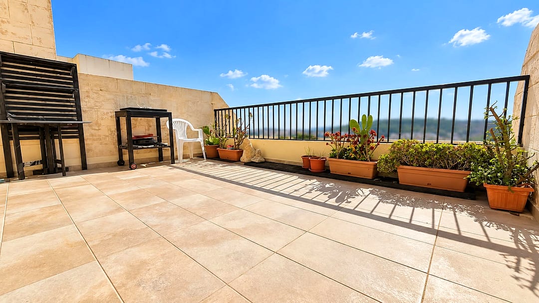 Apartment in Xemxija - 3 beds, 2 baths — 2