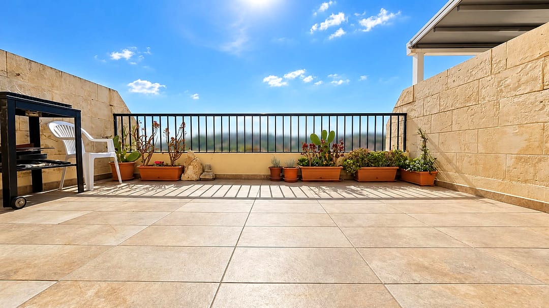 Apartment in Xemxija - 3 beds, 2 baths — 5