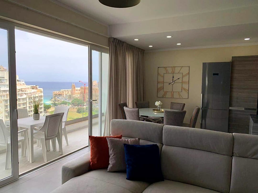 Apartment in St Julian's - 3 beds, 2 baths — 1