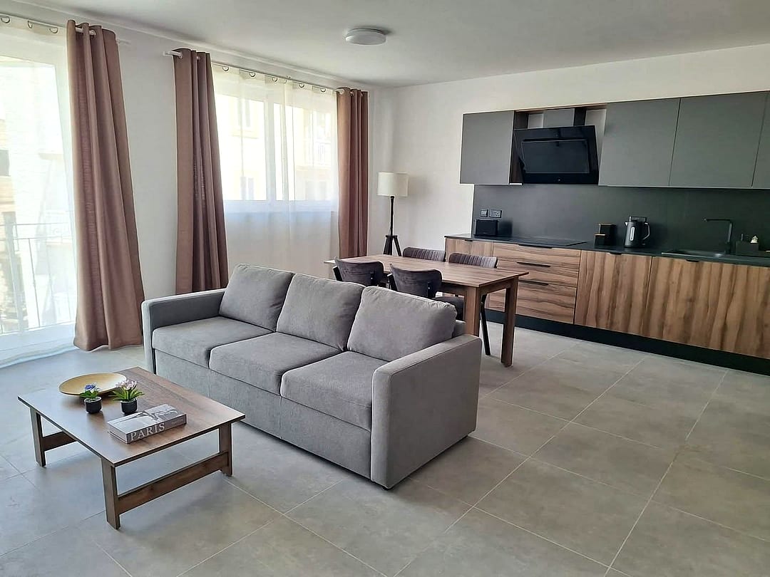 Apartment in Gzira - 2 beds, 2 baths — 4
