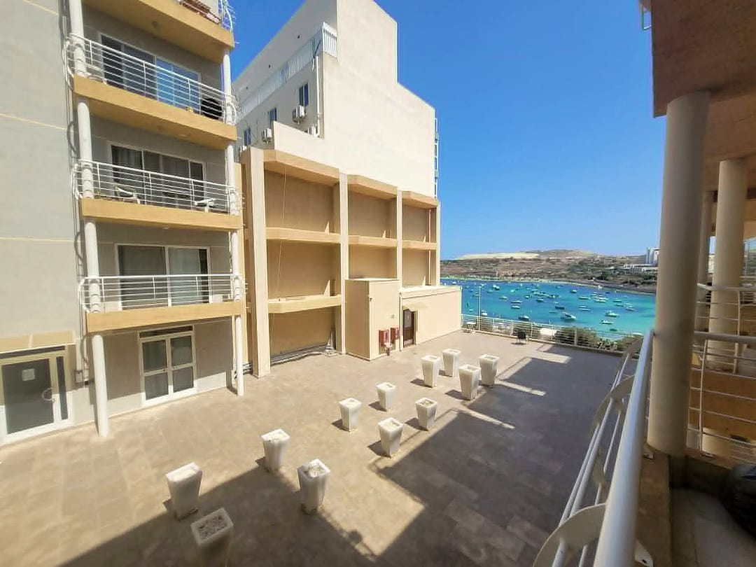 Apartment in Qawra - 2 beds, 1 bath — 2