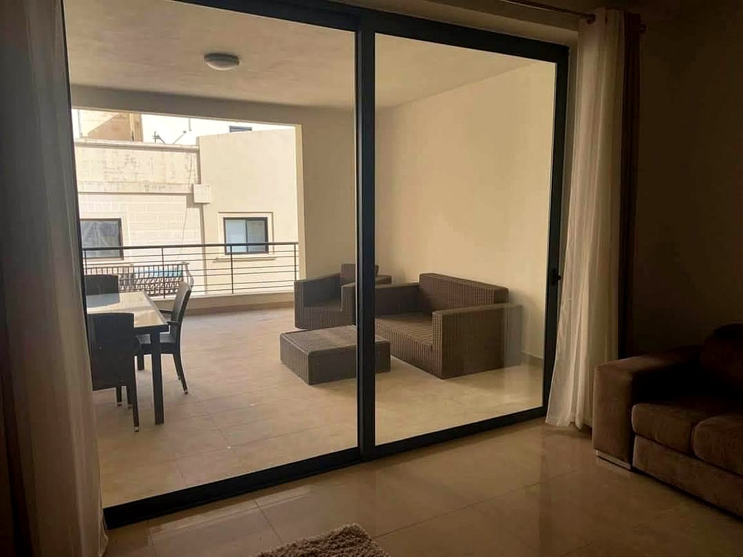 Apartment in St Julian's - 3 beds, 2 baths — 4
