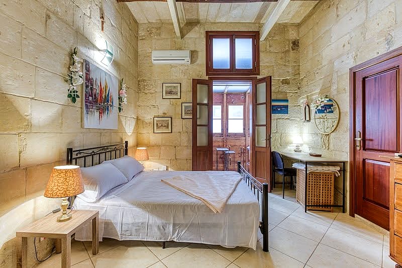 Townhouse in Valletta - 1 bed, 2 baths — 4