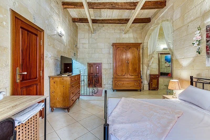 Townhouse in Valletta - 1 bed, 2 baths — 5
